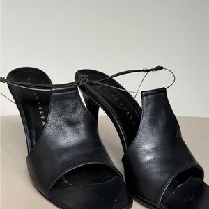 Richard Tyler Black Leather Heels 7.5
